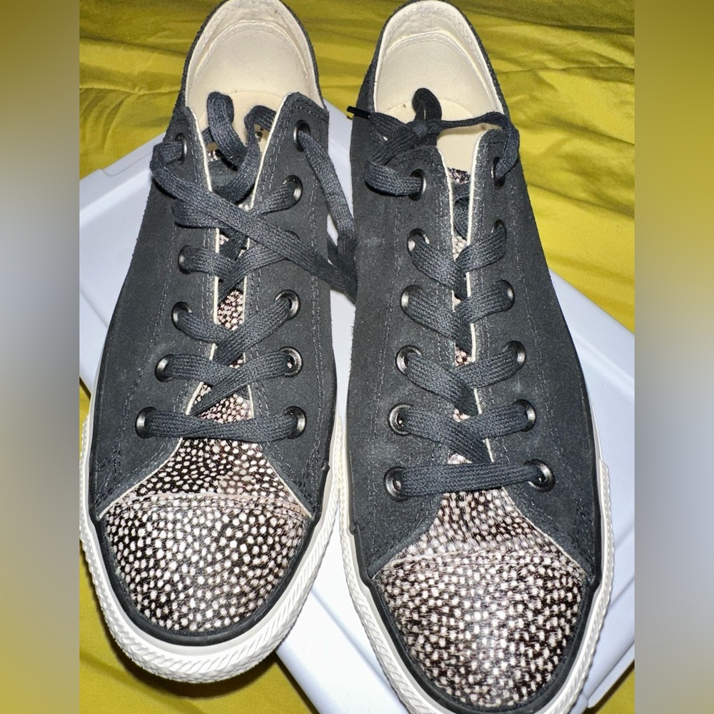CONVERSE CHUCK TAYLOR ALL STAR OX Size 9.5.